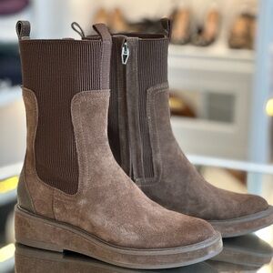 Brown Suede Boots by Dolce Vita Flat Bottom 2” Heel Zip Entry Women’s Size 8